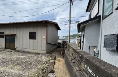 海徒歩圏内のコンパクトな倉庫物件